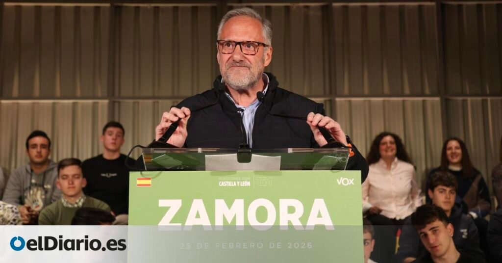 El candidato de Vox en Castilla y León baila en un mitin al ritmo de los gritos de "Pedro Sánchez, hijo de puta"