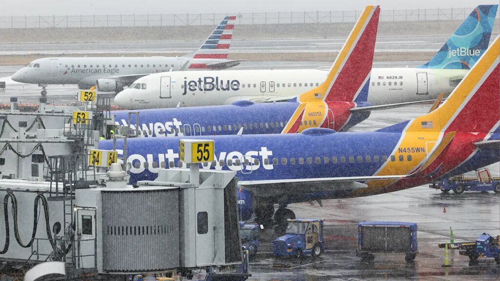 Flight cancellations update: American, Delta, and United Airlines issue airport alerts as blizzard batters Northeast Flight cancellations update: American, Delta, and United Airlines issue airport alerts as blizzard batters Northeast