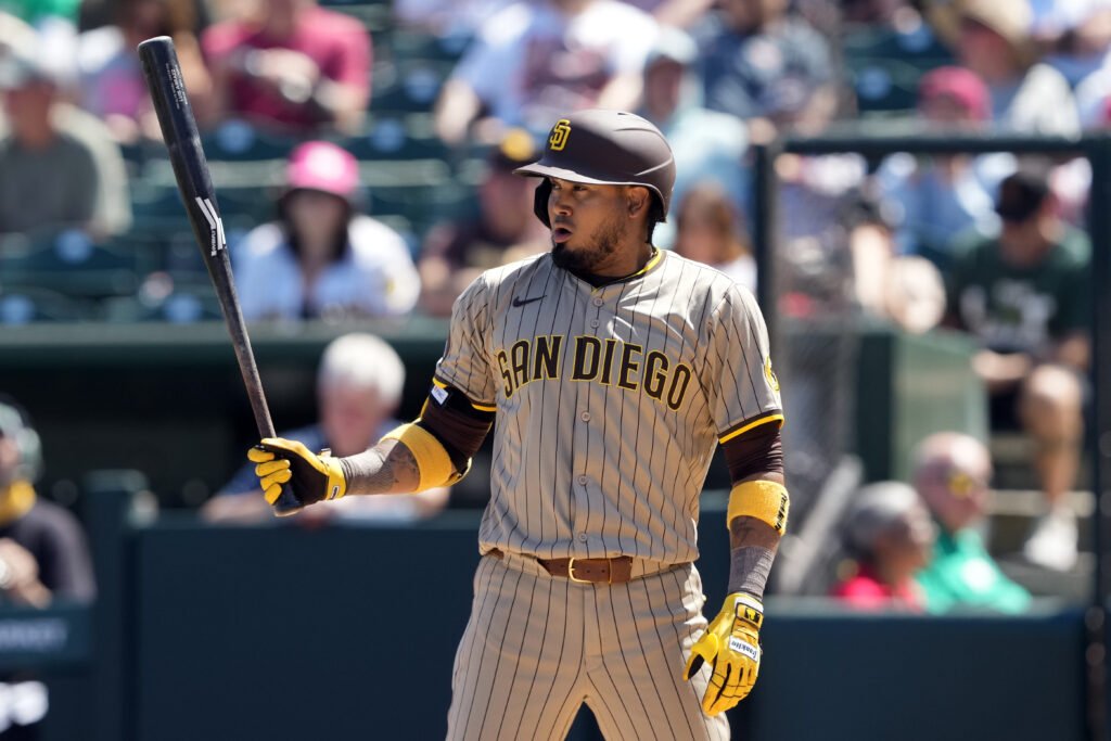 Giants, Luis Arraez Agree To One-Year Deal Giants, Luis Arraez Agree To One-Year Deal