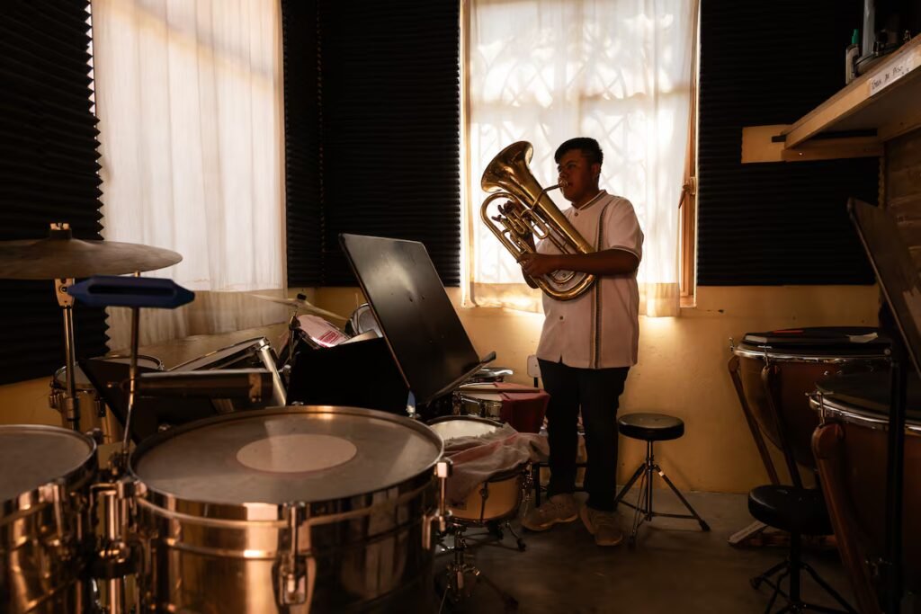 In the Mexican state of Oaxaca, a music school keeps children away from violence | International