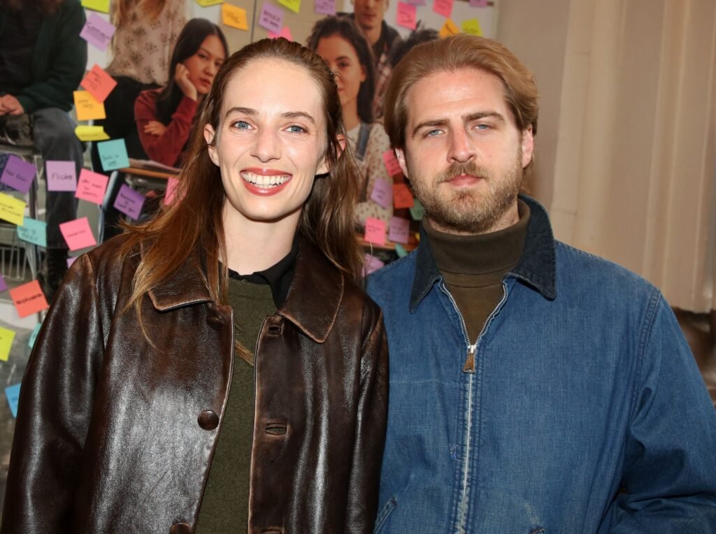 Maya Hawke y Christian Lee Hutson se casan, con la asistencia del elenco de ‘Stranger Things’ – Celebrity Land