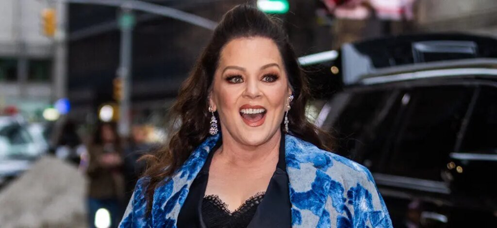 Melissa McCarthy Flaunts Her Weight Loss In Low-Cut Dress