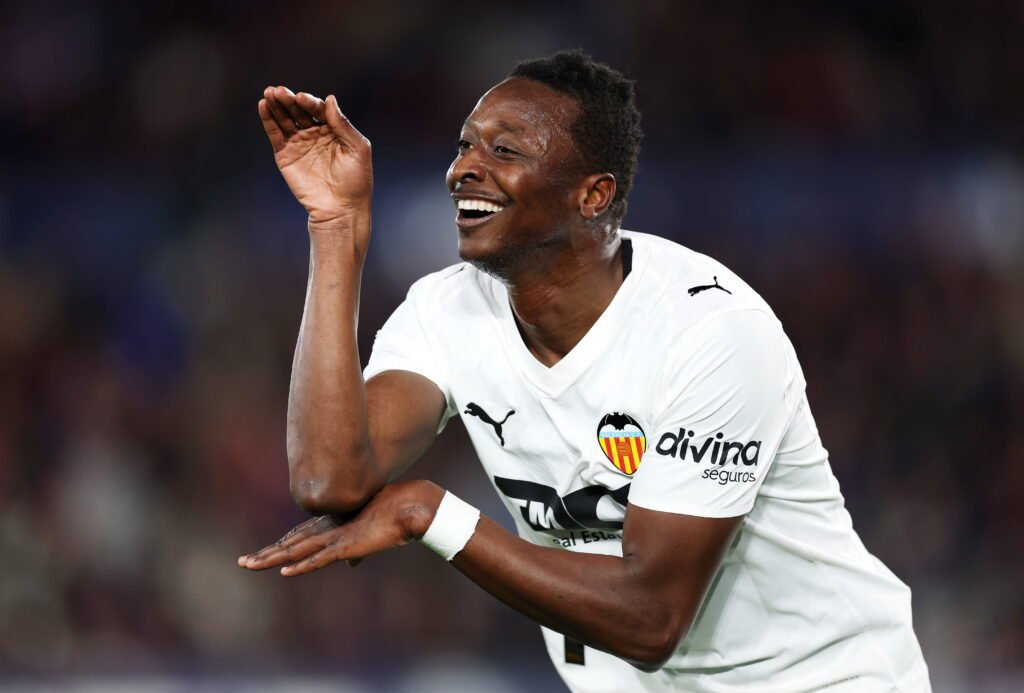 Real Betis close in on top 4, Valencia win derby Real Betis close in on top 4, Valencia win derby