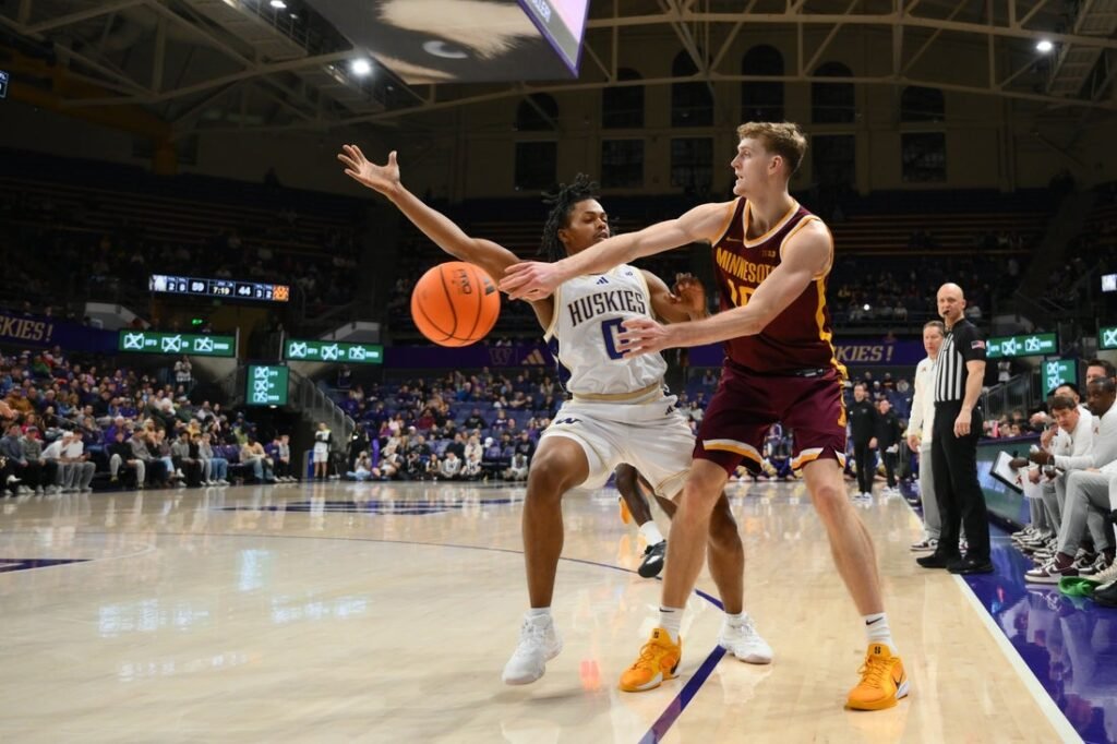 Rebounding Oregon prepares to host sluggish Minnesota