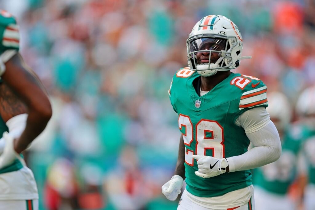 Report: Dolphins first, Steelers last in NFLPA report cards Report: Dolphins first, Steelers last in NFLPA report cards