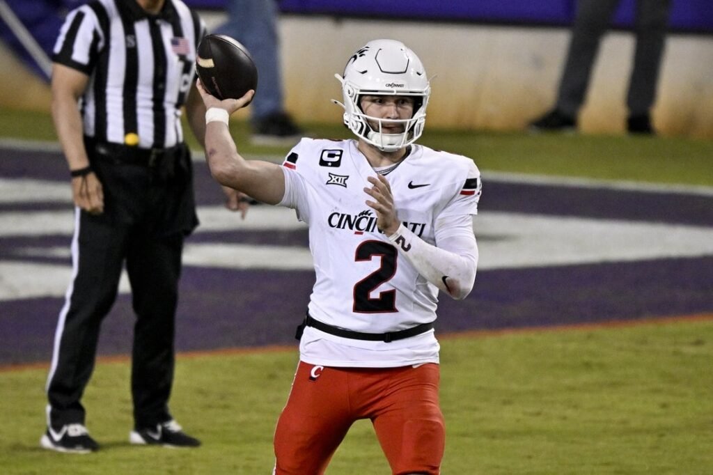 Reports: Cincinnati to sue ex-QB Brendan Sorsby for $1M