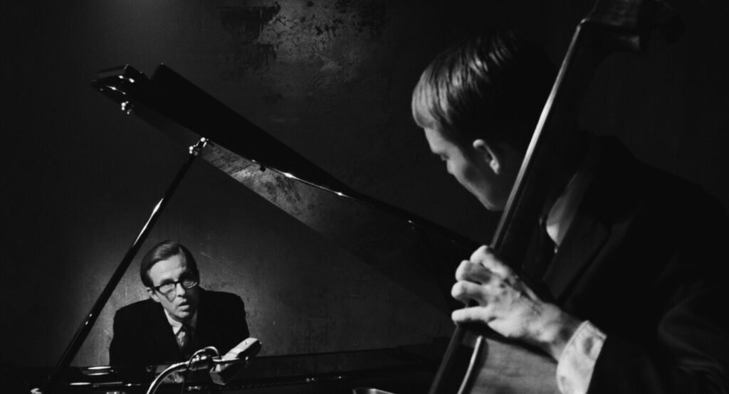 Review: Everybody Digs Bill Evans Review: Everybody Digs Bill Evans