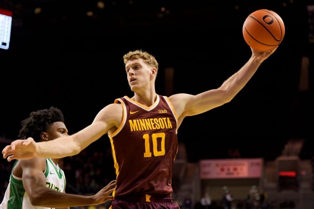 Short-handed Minnesota still fighting, hosts Rutgers