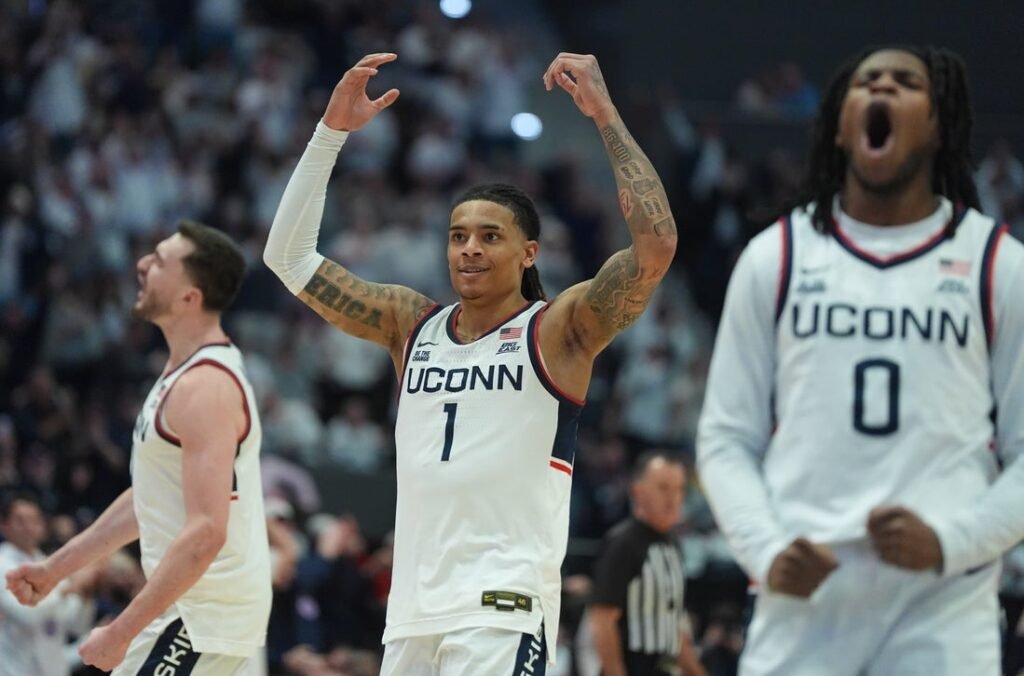 Top 25 roundup: No. 6 UConn pummels No. 15 St. John's