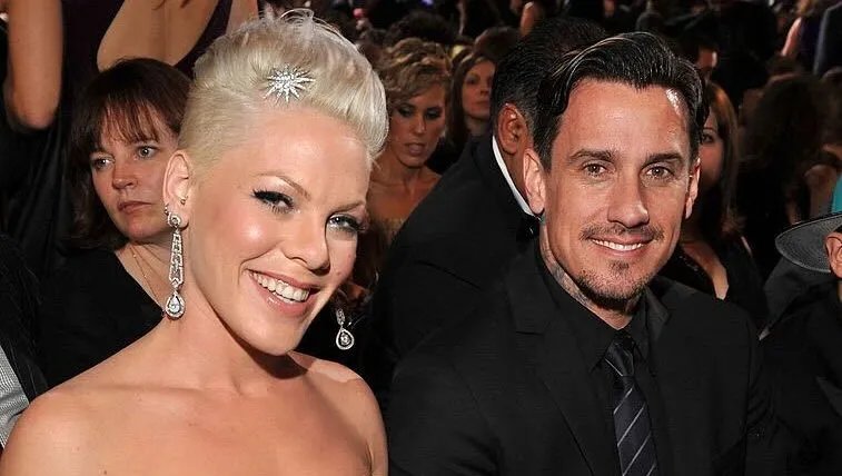 Who Is Pink’s Husband Carey Hart? What to Know About the Pro Biker – Hollywood Life Who Is Pink’s Husband Carey Hart? What to Know About the Pro Biker – Hollywood Life