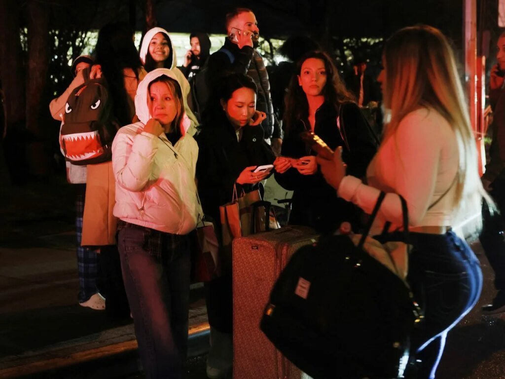 'Everybody was flying everywhere': Passengers describe Air Canada Express plane crash in New York 'Everybody was flying everywhere': Passengers describe Air Canada Express plane crash in New York