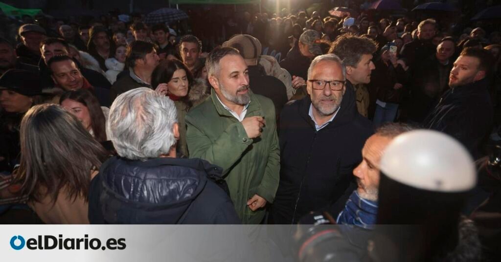 Abascal aumenta su presión sobre Mañueco y le cambia el nombre: "Alfonso Fernández Marruecos"