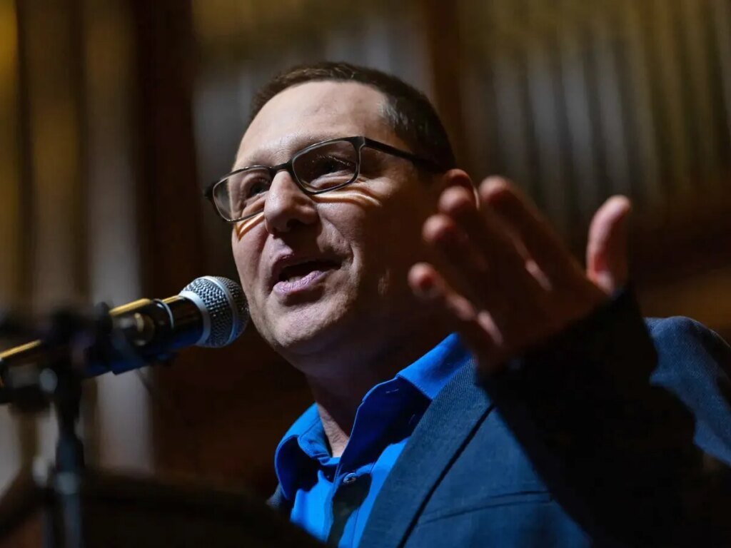 Avi Lewis could be set for a big NDP leadership win, but remains polarizing within the party