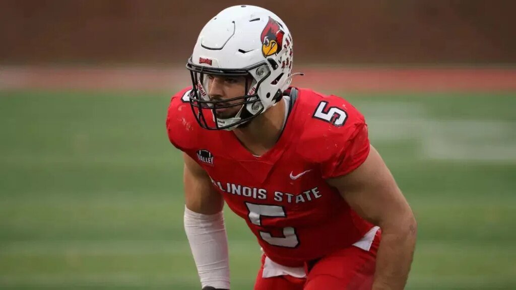 B.C. Lions sign award-winning pass rusher Zeke Vandenburgh