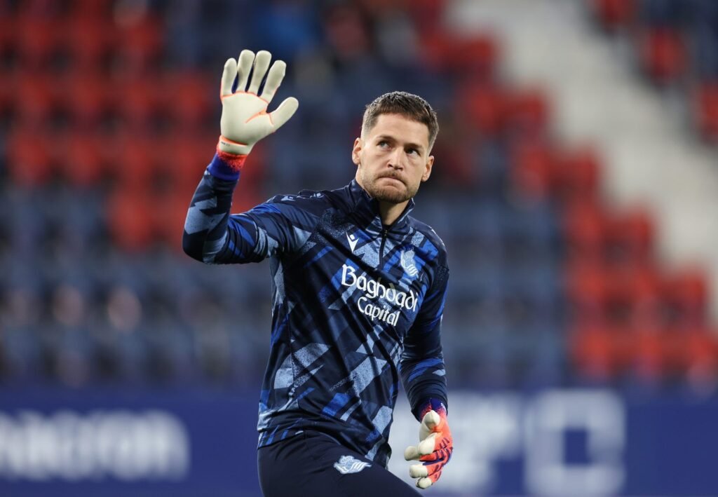 Barcelona in talks to sign Spain international for €15m