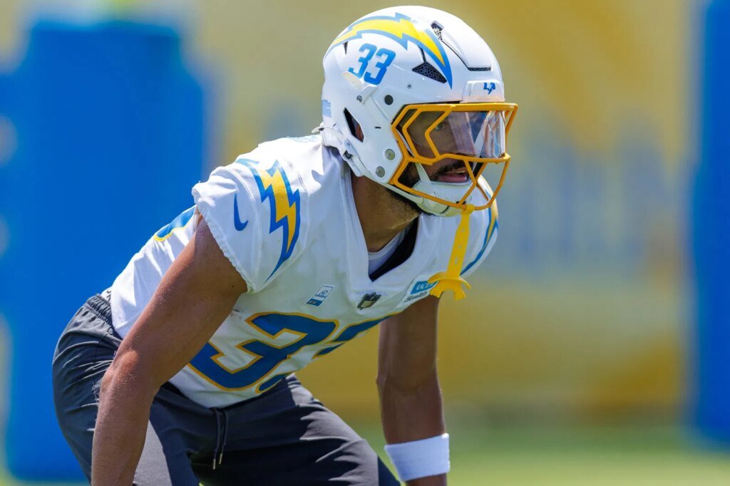 Canadian Deane Leonard receives Ed Block Courage Award for Los Angeles Chargers