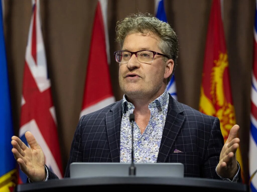 Canadians, including retirees, support trimming OAS for well-off seniors: poll Canadians, including retirees, support trimming OAS for well-off seniors: poll