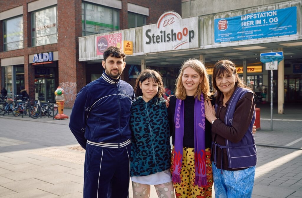 Caren Wuhrer shooting her debut feature, Große Mutter