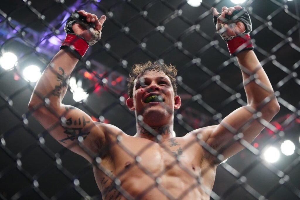 Charles Oliveira stuns Max Holloway at UFC 326