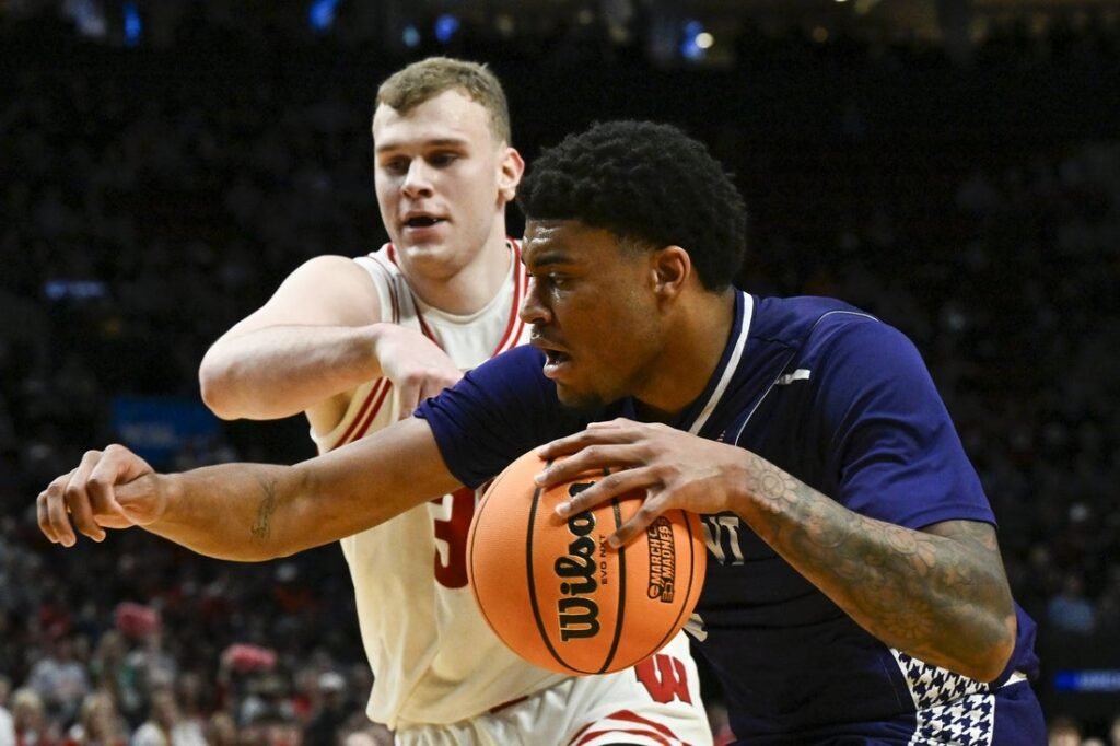 Chase Johnston's first 2-pointer allows No. 12 High Point to upset No. 5 Wisconsin