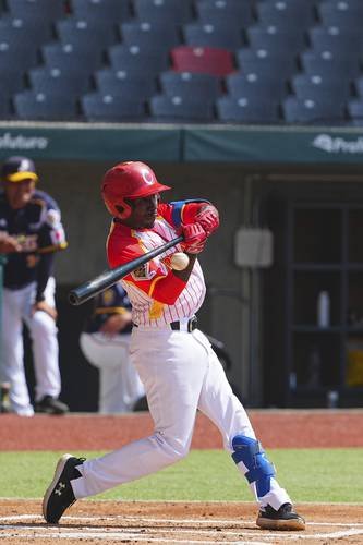 Cocodrilos de Matanzas triunfan en duelo de batazos y volteretas Cocodrilos de Matanzas triunfan en duelo de batazos y volteretas