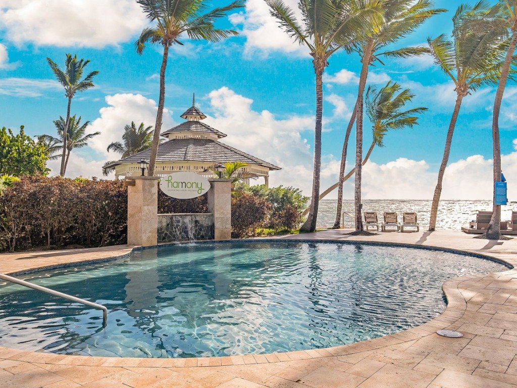 Coconut Bay Beach Resort & Spa sets the stage for romance Coconut Bay Beach Resort & Spa sets the stage for romance