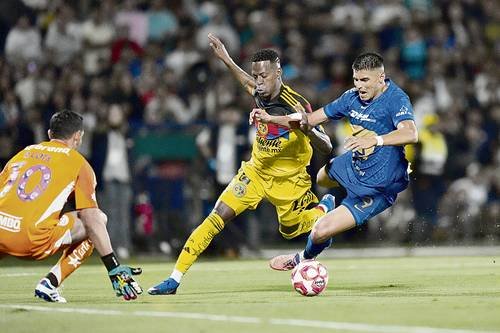 Con penal de último minuto, Pumas derrota al América Con penal de último minuto, Pumas derrota al América
