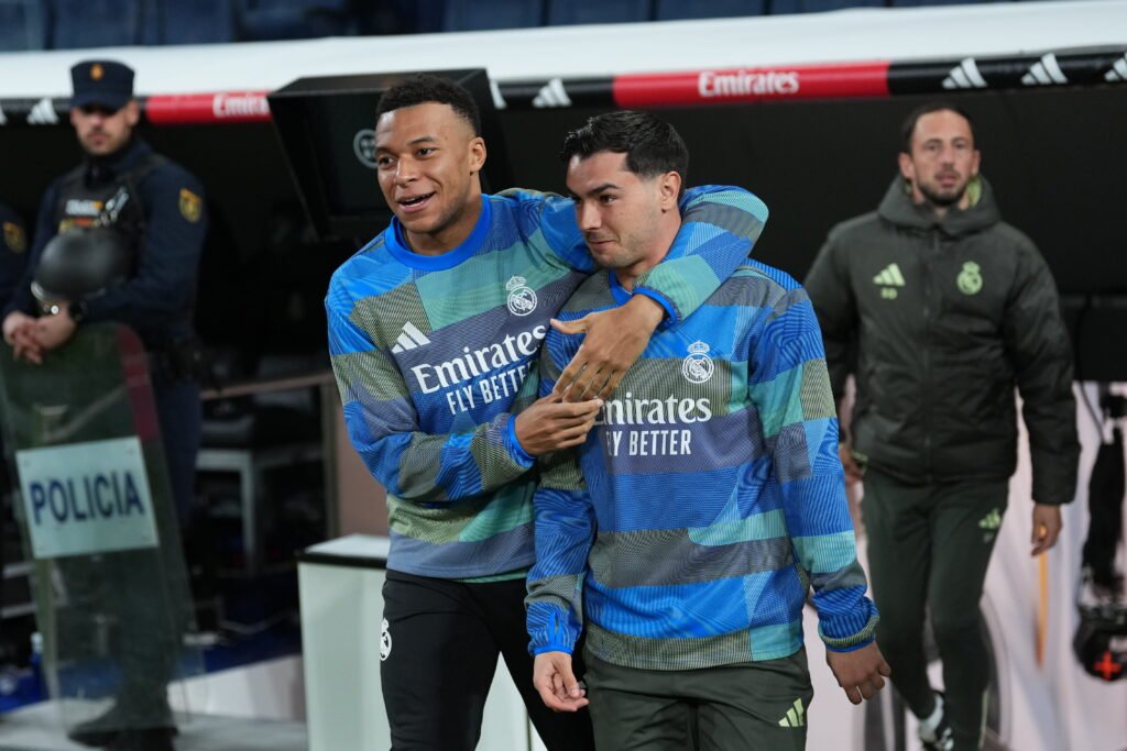 Concerning images emerge of Mbappe testing out knee