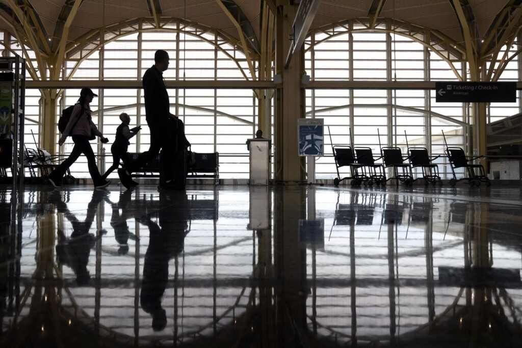 Concourse at Reagan National Airport evacuated after discovery of suspicious package