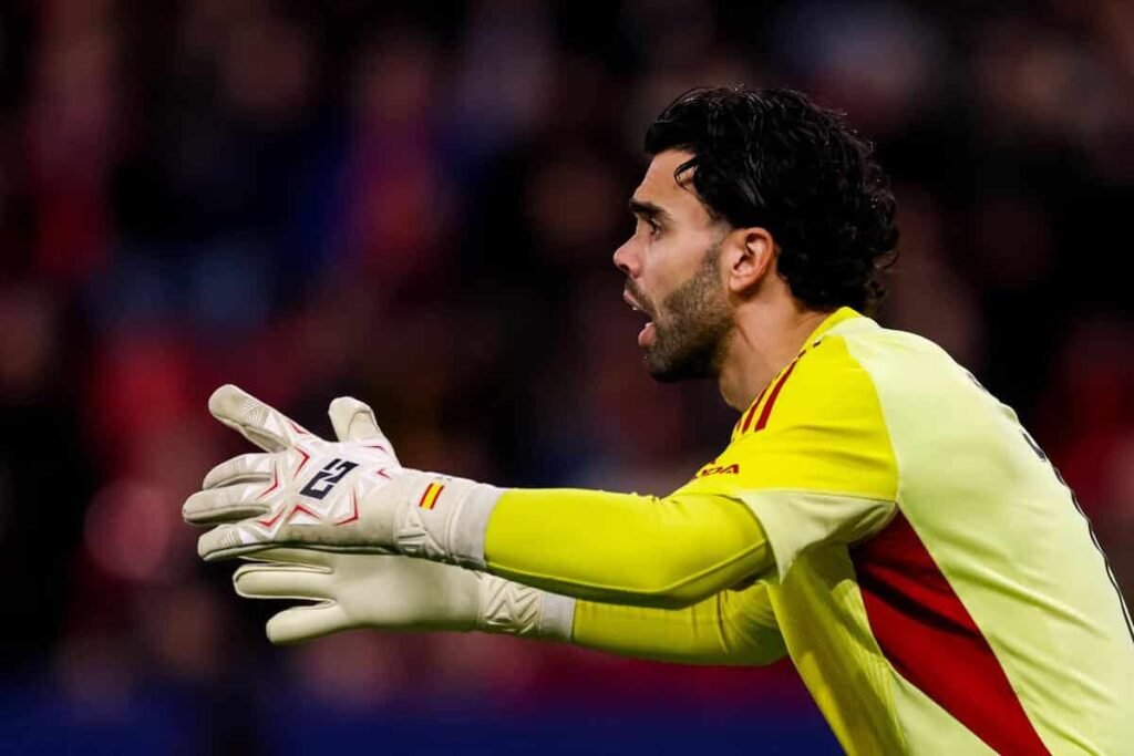 De la Fuente reveals Raya in contention to land Spain's No.1 spot for World Cup