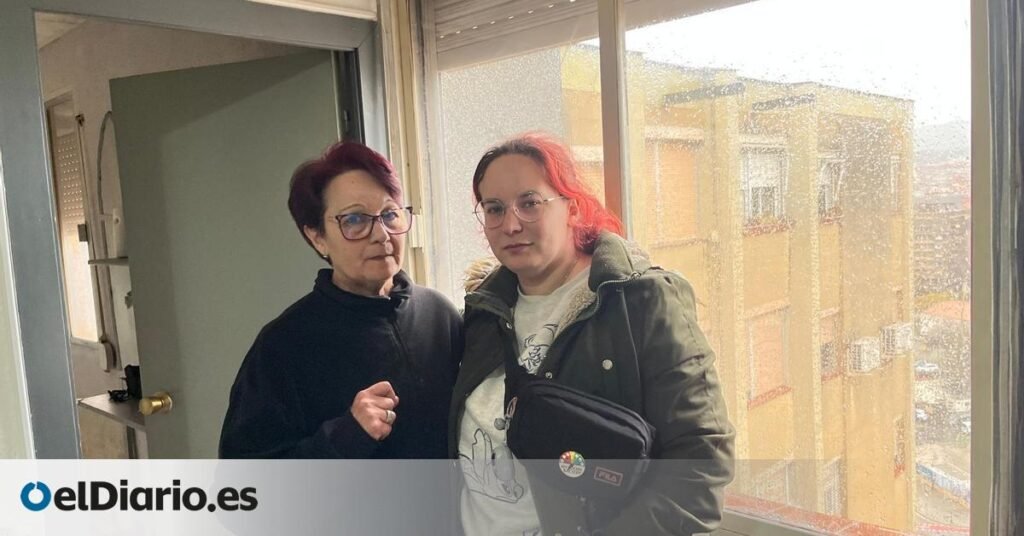 Desahuciada una mujer con su madre y su hijo menor porque el casero dejó de pagar la hipoteca años atrás y desapareció