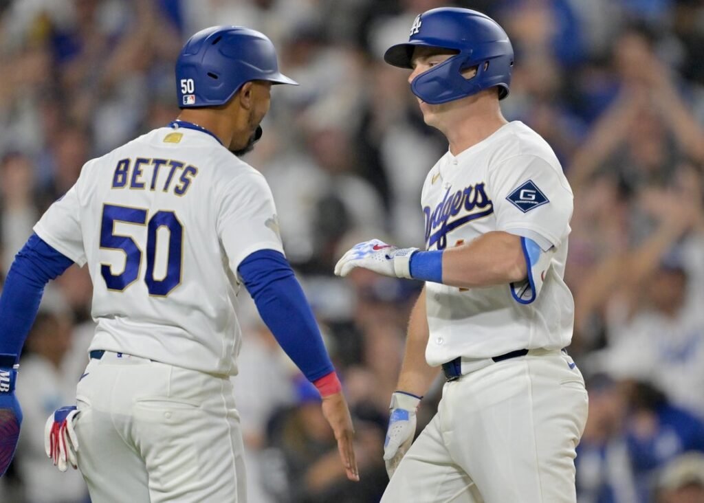 Dodgers sweep D-backs on Will Smith’s late 2-run HR Dodgers sweep D-backs on Will Smith's late 2-run HR