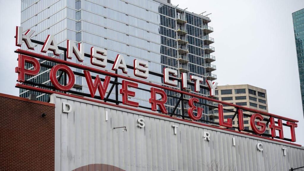 Eche un vistazo al calendario de Hot Country Nights de 2026 en Kansas City – Celebrity Land