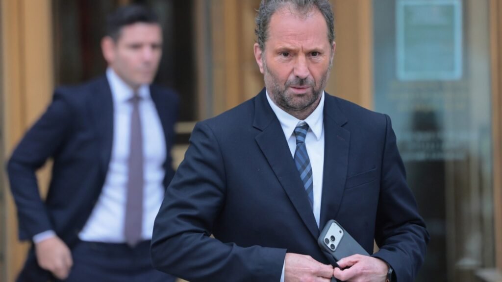 El director ejecutivo de Live Nation, Michael Rapino, testifica en el juicio antimonopolio – Celebrity Land El director ejecutivo de Live Nation, Michael Rapino, testifica en el juicio antimonopolio – Celebrity Land