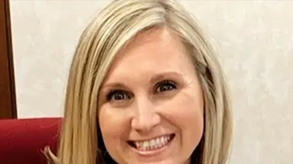 Ex-Mayor Told Her Son to Fight Teen She Just Had Sex With, Victim Testifies