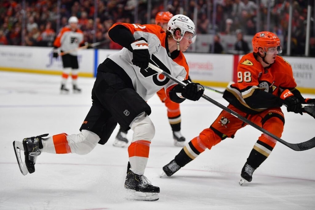 Flyers strive to stay comfortable on road in clash vs. Kings