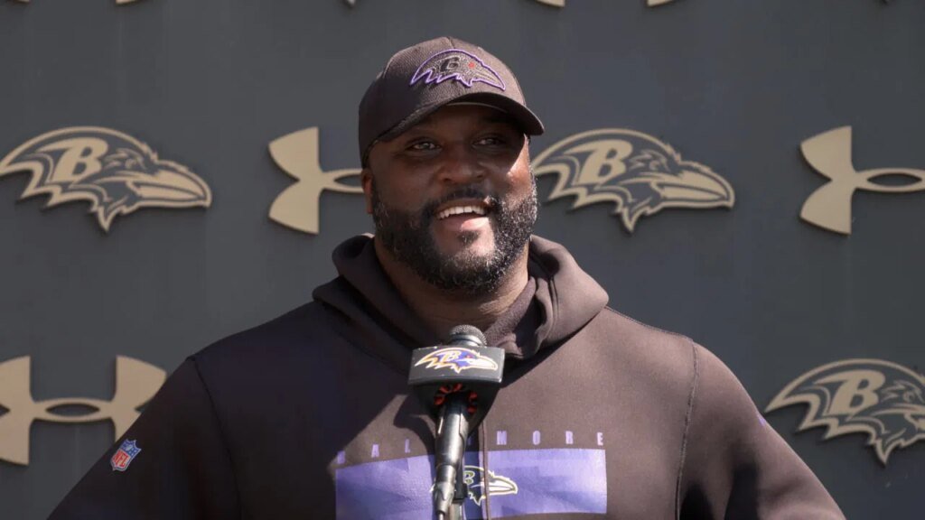 Former CFL QB Tee Martin joins Lane Kiffin’s LSU coaching staff Former CFL QB Tee Martin joins Lane Kiffin's LSU coaching staff