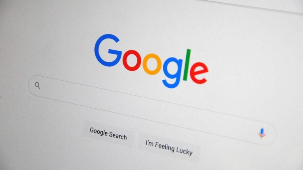 Google confirma que la IA modifica los titulares originales de las noticias en los resultados de búsqueda