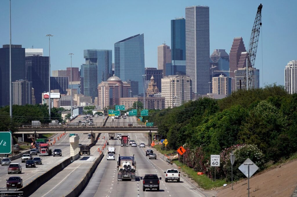Growth rate slowed in US metro areas in 2025, with steepest drops along the southern border Growth rate slowed in US metro areas in 2025, with steepest drops along the southern border