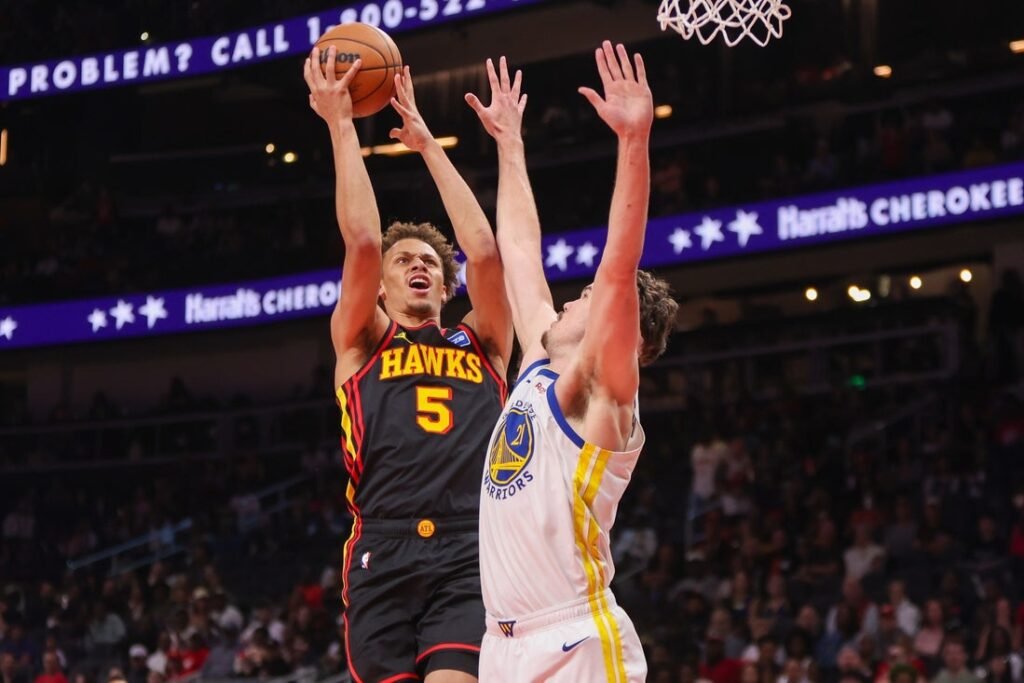 Hawks bury Warriors in 2nd half to move into playoff position