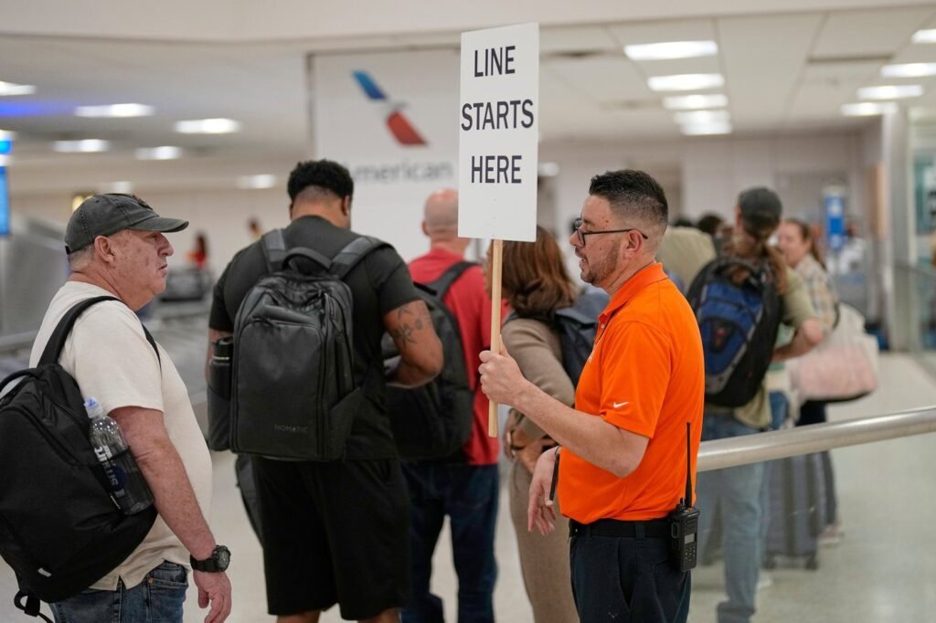 Houston airport has become a symbol for the shutdown’s impacts on air travel Houston airport has become a symbol for the shutdown's impacts on air travel