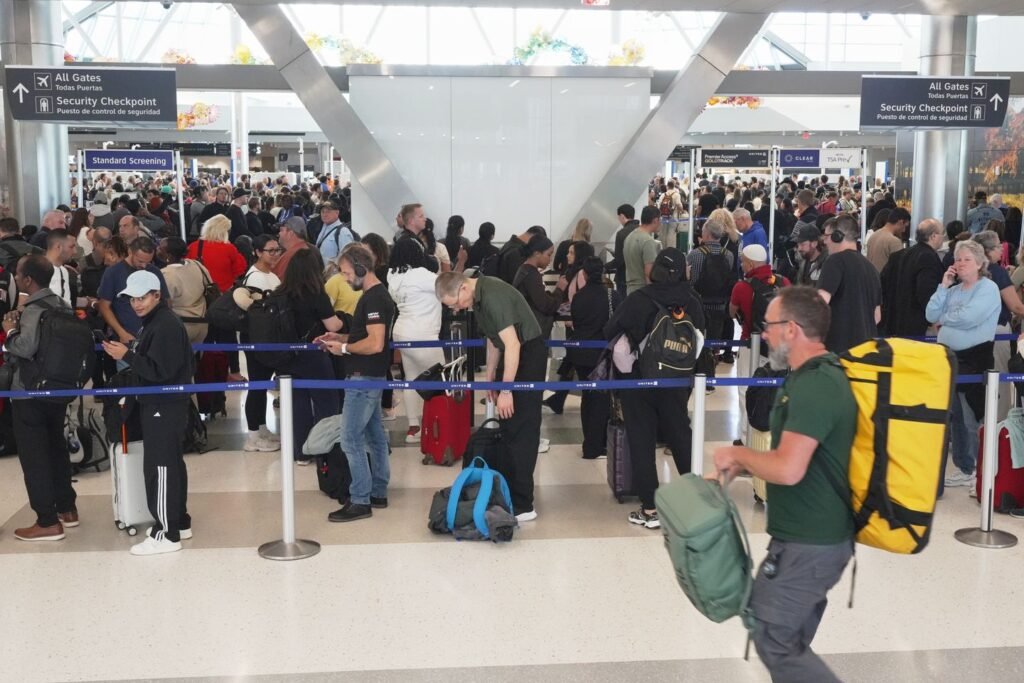 How to monitor airport security lines at U.S. airports while TSA officers go without pay