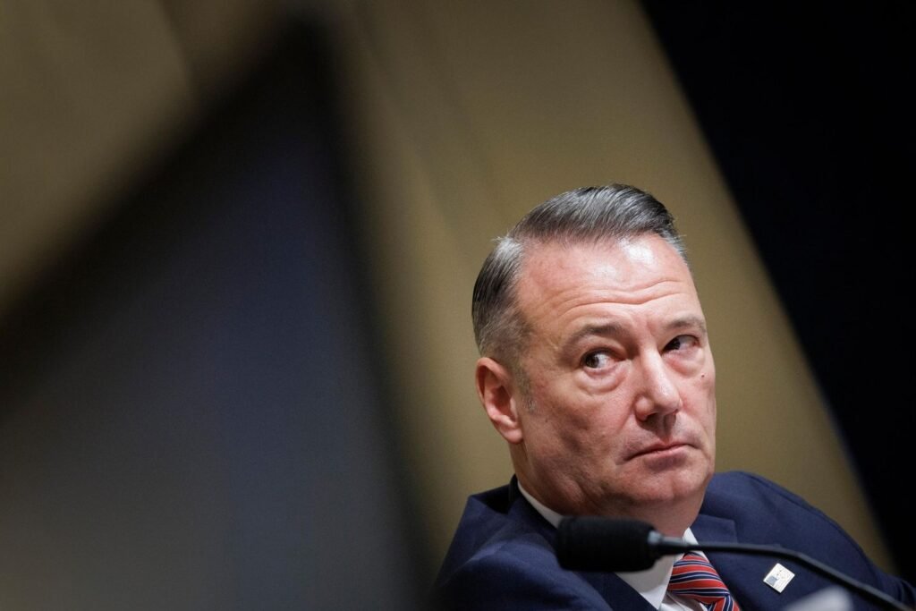 ICE bars staffer for Democratic representative from visiting detainees