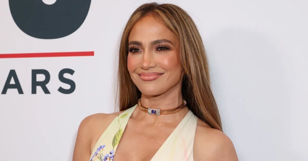 Jennifer Lopez’s Romantic Dress Is the Ultimate Spring Look Jennifer Lopez's Romantic Dress Is the Ultimate Spring Look