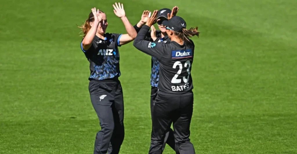 Jess Kerr, Sophie Devine power New Zealand to series-clinching win over South Africa in 4th T20I