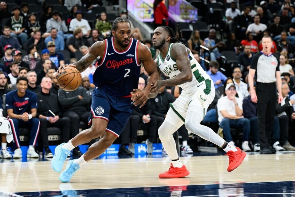 Kawhi Leonard, Clippers slip past struggling Bucks