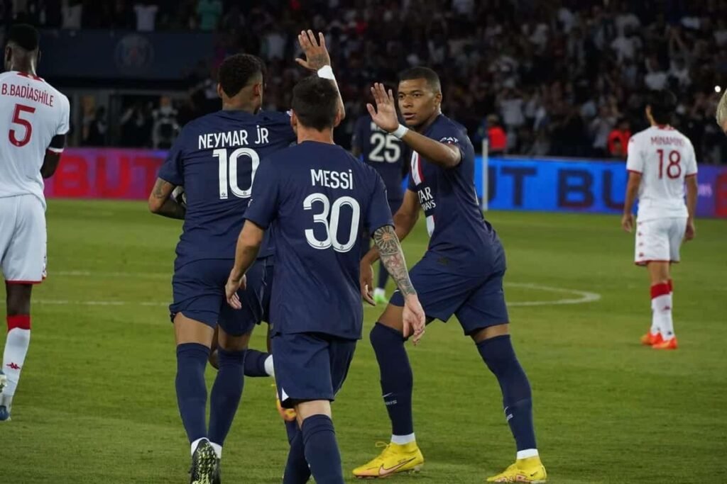 Kylian Mbappe expresses admiration for Neymar but backs call to exclude him from Brazil squad Kylian Mbappe expresses admiration for Neymar but backs call to exclude him from Brazil squad