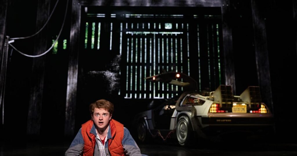 La gira musical ‘Regreso al futuro’ es todo chispa, nada de sustancia