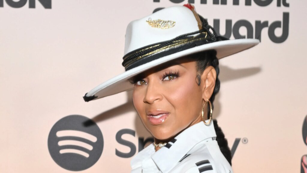 LisaRaye Sparks Mixed Reactions W/ Wardrobe Refresh (WATCH) LisaRaye Sparks Mixed Reactions W/ Wardrobe Refresh (WATCH)