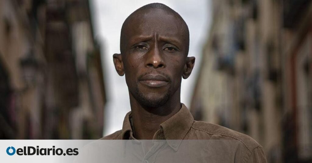 Los policías vinieron directamente a nosotros súper agresivos y nos empujaron Los policías vinieron directamente a nosotros súper agresivos y nos empujaron